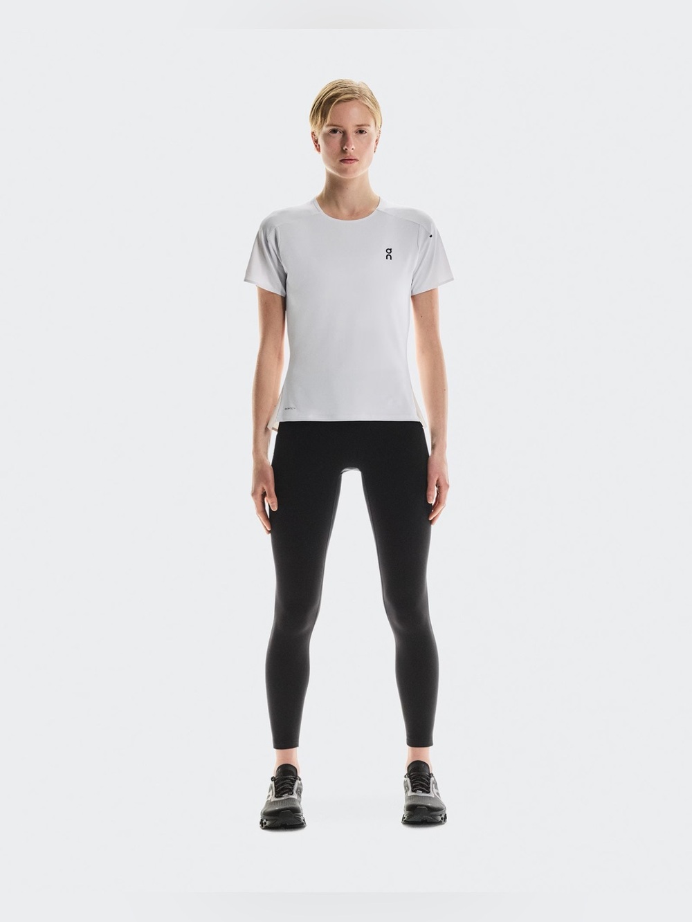 On Cloud Women’s Performance T-Shirt Training Running Top White Beige DryTec XS